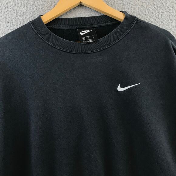 Nike  Swoosh Embroidered Black Crewneck Sweatshirt Women’s M - Picture 3 of 9